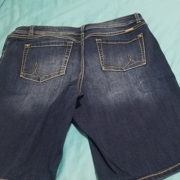 Inc shorts - Picture 3 of 4